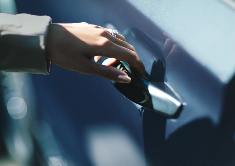 A hand gracefully grips the Light Touch Handle of a 2023 Lincoln Aviator® SUV to demonstrate its ease of use | Stivers Lincoln in Waukee IA
